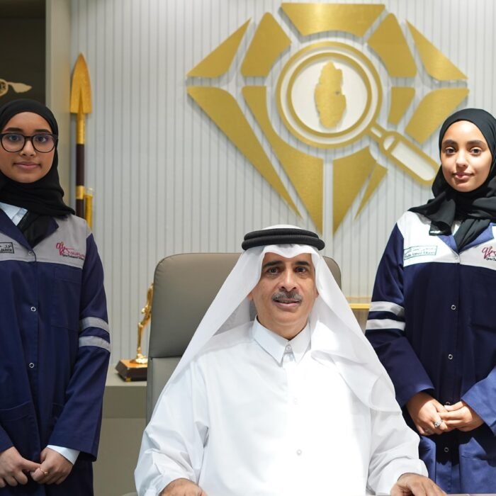 Kimberly Laboratory was honored to welcome His Excellency Dr. Ibrahim bin Saleh Al Nuaimi, Undersecretary of the Ministry of Education and Higher Education, His Excellency Sheikh Abdulrahman bin Ahmed Al Ahmed Al Thani, Sheikh Ahmed bin Abdulrahman Al Ahmed Al Thani, and Sheikh Hamad bin Abdullah Al Thani, in support of the Ministry of Education’s volunteers as future experts in diamond testing: Noor Hamad Al Jaber, Doha Ahmed Al Kaabi, and the distinguished Ms. Fatima Al Obaidli, Assistant Director of the School and Student Affairs Department at the Ministry of Education and Higher Education. The visit took place at the Kimberly Laboratory for Diamond and Gemstone Testing office during the opening of the Doha Jewellery & Watches Exhibition 2026.
