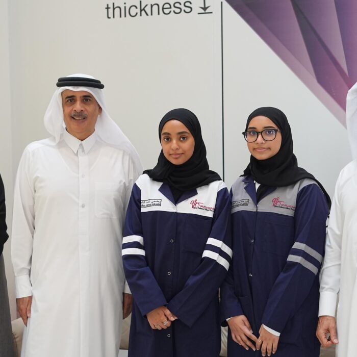 Kimberly Laboratory was honored to welcome His Excellency Dr. Ibrahim bin Saleh Al Nuaimi, Undersecretary of the Ministry of Education and Higher Education, His Excellency Sheikh Abdulrahman bin Ahmed Al Ahmed Al Thani, Sheikh Ahmed bin Abdulrahman Al Ahmed Al Thani, and Sheikh Hamad bin Abdullah Al Thani, in support of the Ministry of Education’s volunteers as future experts in diamond testing: Noor Hamad Al Jaber, Doha Ahmed Al Kaabi, and the distinguished Ms. Fatima Al Obaidli, Assistant Director of the School and Student Affairs Department at the Ministry of Education and Higher Education. The visit took place at the Kimberly Laboratory for Diamond and Gemstone Testing office during the opening of the Doha Jewellery & Watches Exhibition 2026.